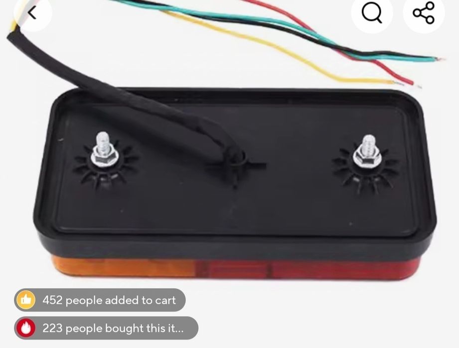 Задні лед фонарі стопи на автомобілі прицеп трактор.