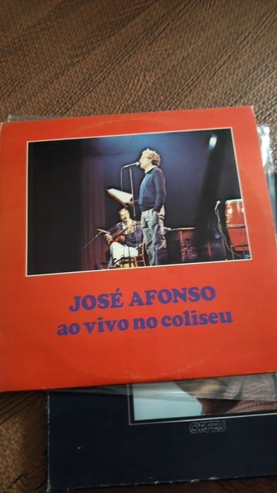 José Afonso caixa box set 3 LPs

José Afonso no Coliseu 2lps

Capas e