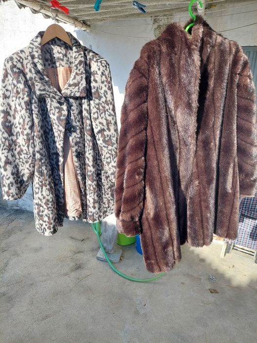 Vendo 2 casacos como novos.