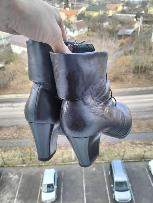 Жіноче шкіряне  взуття