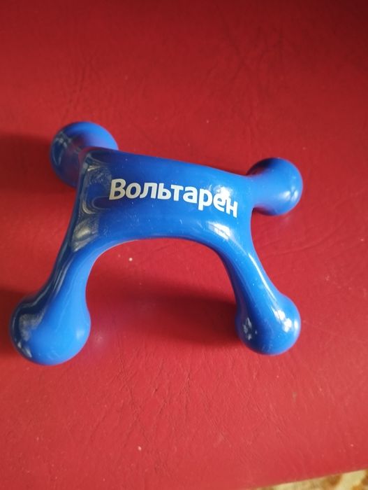 Міні масажер длінна 11см ціна200гр .три насадки на батарейки пишіть.