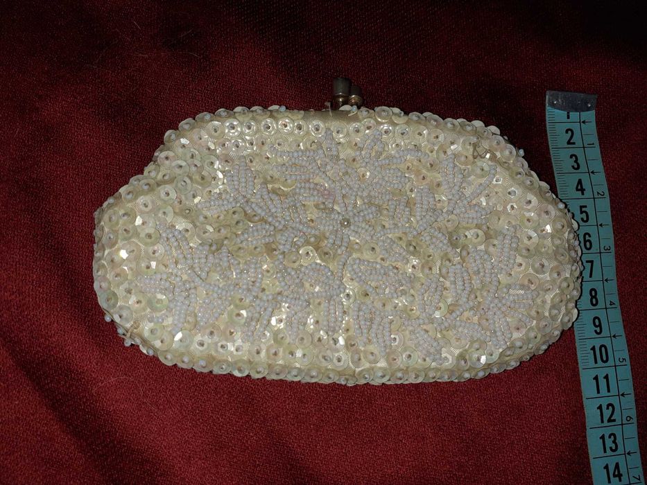 Carteira em Missangas Macau