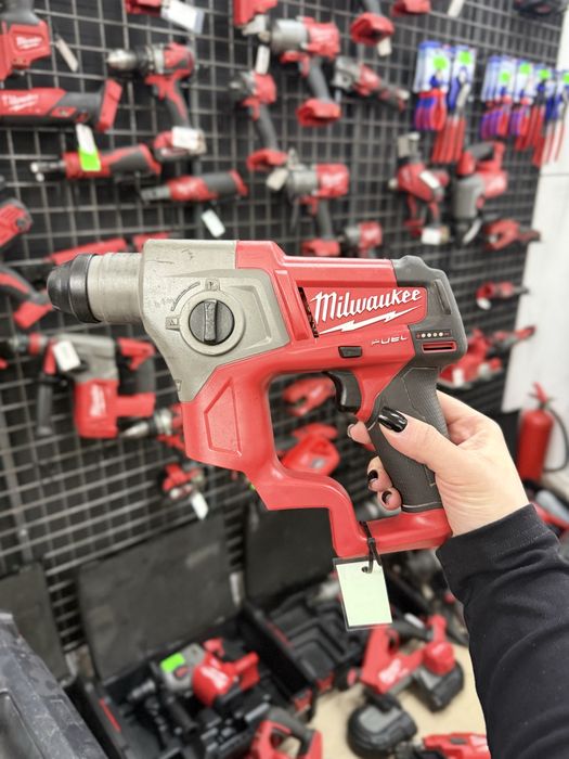 Młot Milwaukee młotowiertarka M12 CH