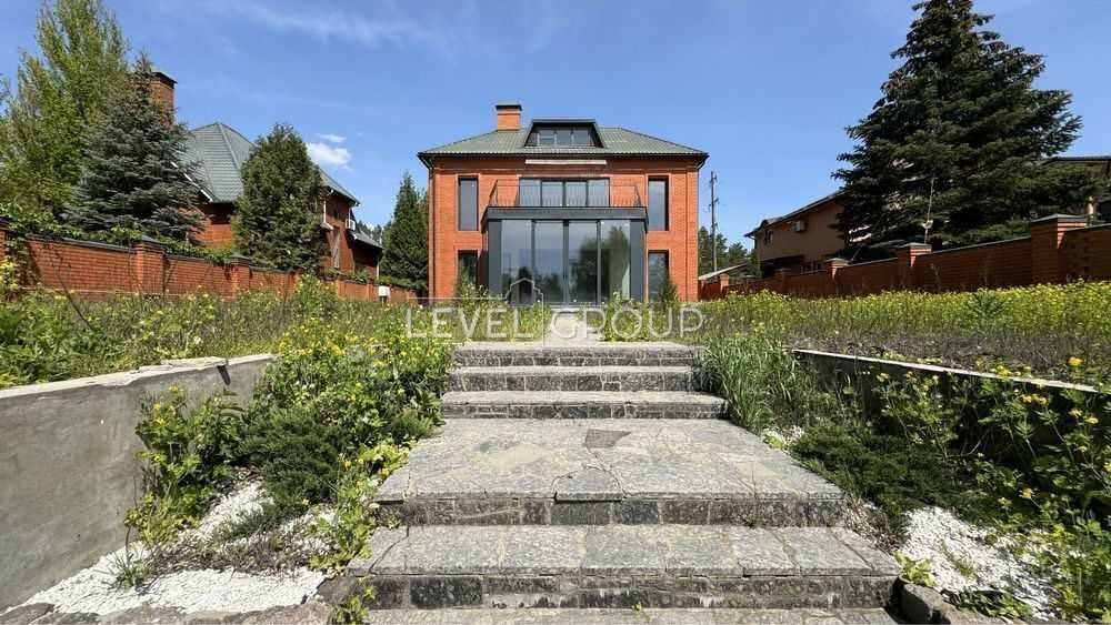 Продаж маєтку з виходом на воду і додатковим будинком! 
Конча-Заспа!