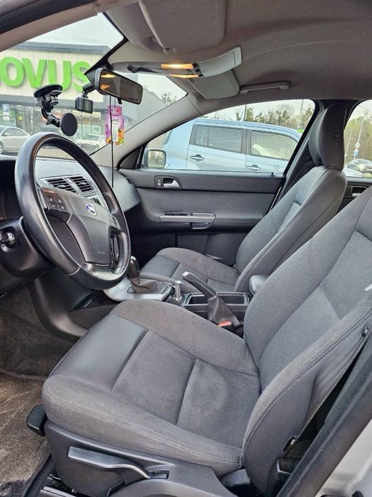 Терміново продам надійний Volvo v50 1.6D