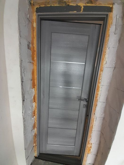 Міжкімнатні двері. 5000 грн.