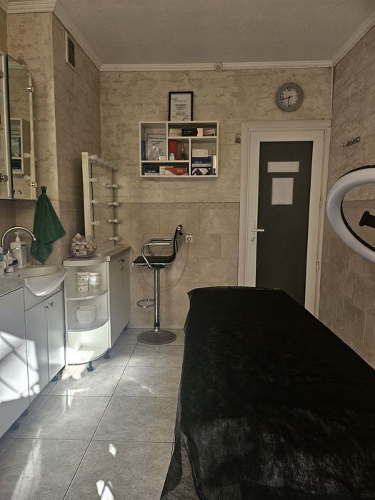 Сдам кабинет косметологу,массажисту,мастеру тату.Королева 112