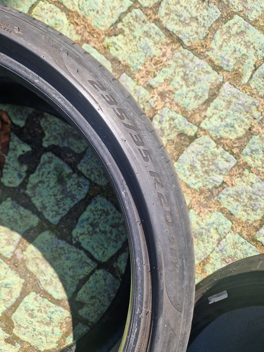 Pneus pirelli 235 35 20 tesla