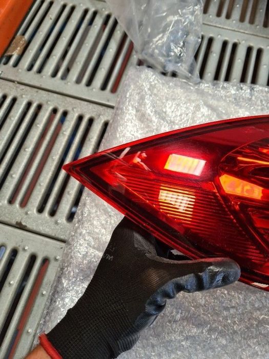Farolim Esquerdo Painel Lanterna Stop Tras Ilharga Porsche Cayenne (9P