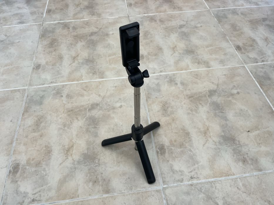 Pau de Selfie Bluetooth com Tripé Integrado | Até 70 cm