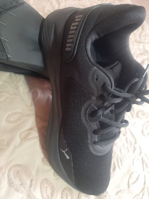 Czarne siatkowane PUMA w r.42. Długość wkładki 27