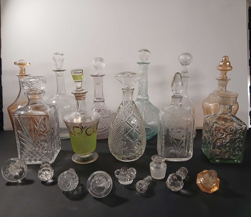 Garrafas decorativas antigas com tampas