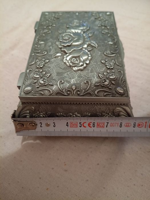 Шкатулка для украшений.Отличное состояние.