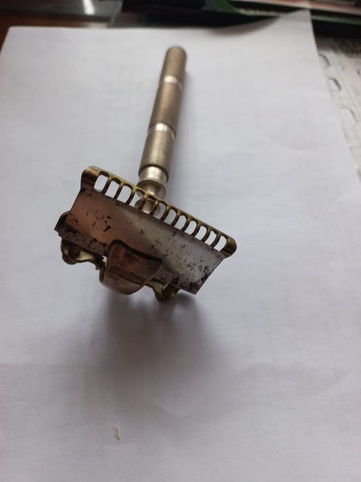 Zabytkowy zestaw do golenia marki Paul Müller z Solingen