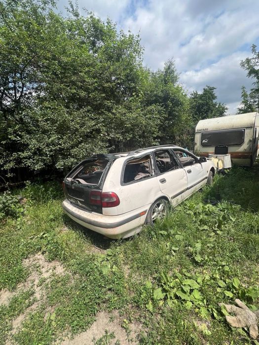 Запчастини VOLVO V40 1.9td  Фари