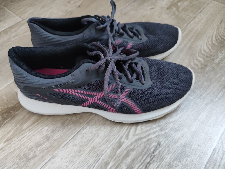 Кросівки жіночі ASICS