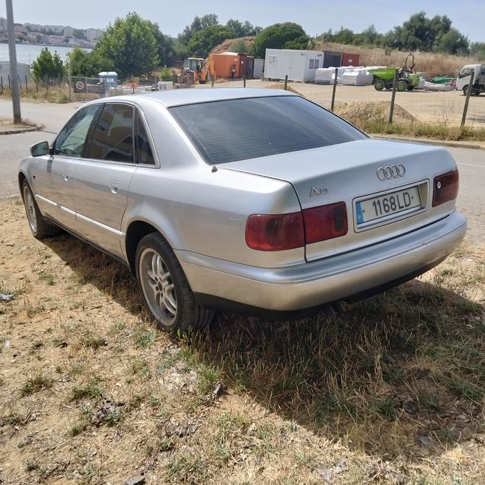 Audi A8 2.5TDI  de Caixa Manual