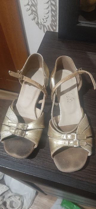 Танцевальная обувь для девочки