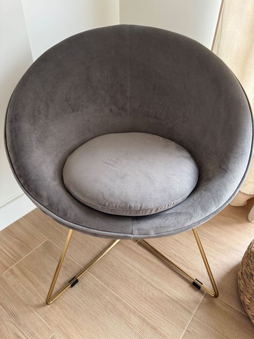 Poltrona Veludo cinzenta c/ pés dourados