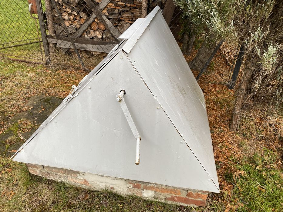 Zabudowa studni metalowa