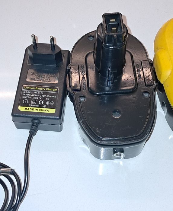 Aparafusadora berbequim DeWalt com percussão