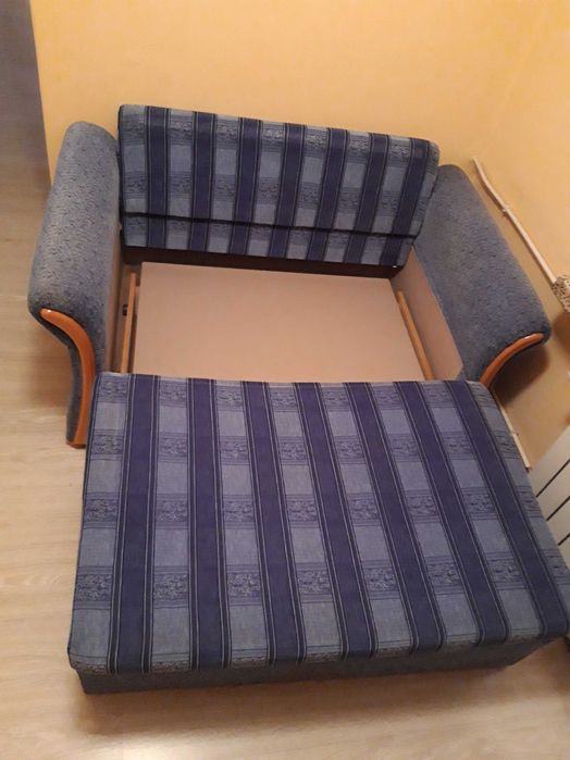 Dwuosobowa sofa z funkcją spania - niebiesko-granatowa