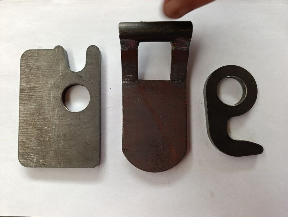 Zamki dolnego wysypu do przyczepy .