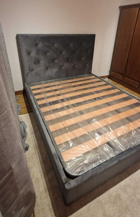 Camas De Casal Estofadas Top de Gama 190x140m Estrado Incluído 199€ !!