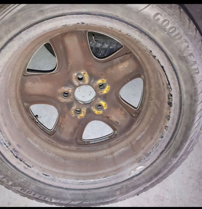 Продам металічні структурні диски з зимовою резиною  R17