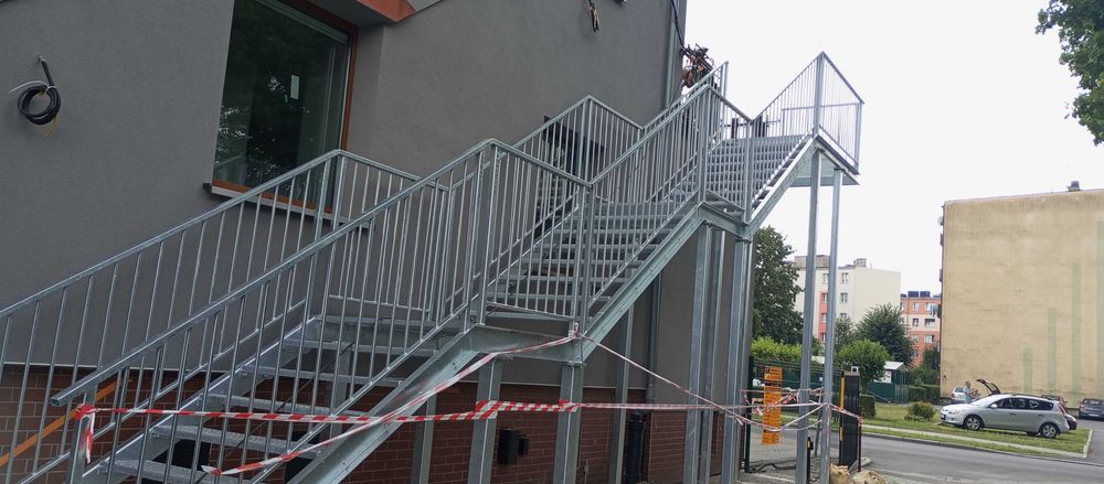 Konstrukcje stalowe hale wiaty schody bramy (ślusarz spawacz)