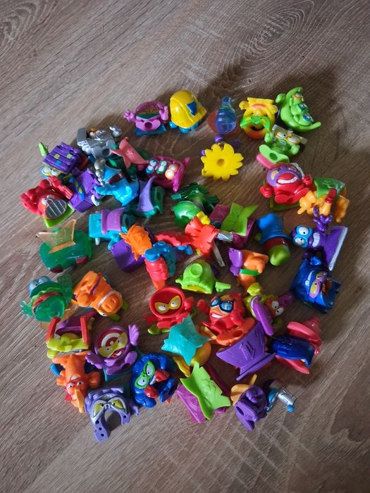 44 figurki Super Things