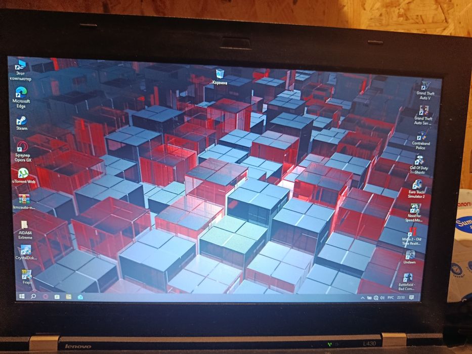 Ноутбук  подходит для офиса игр