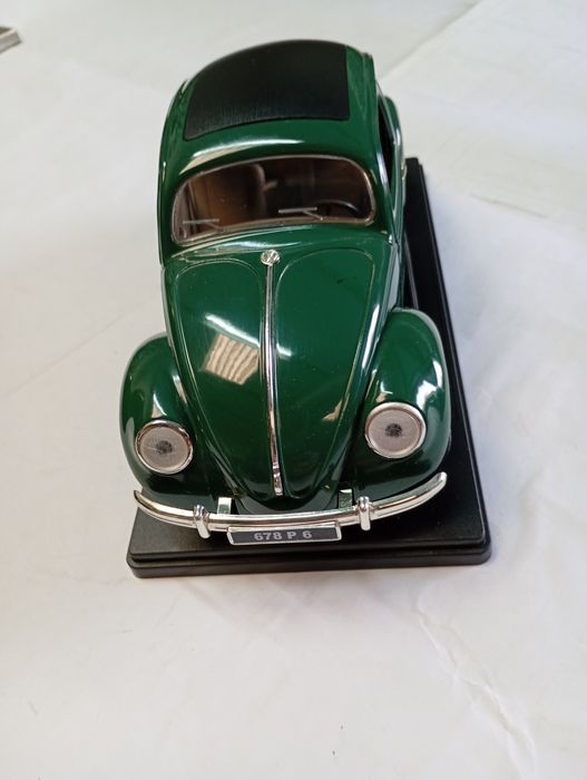 Linda miniatura escala1/17 carocha