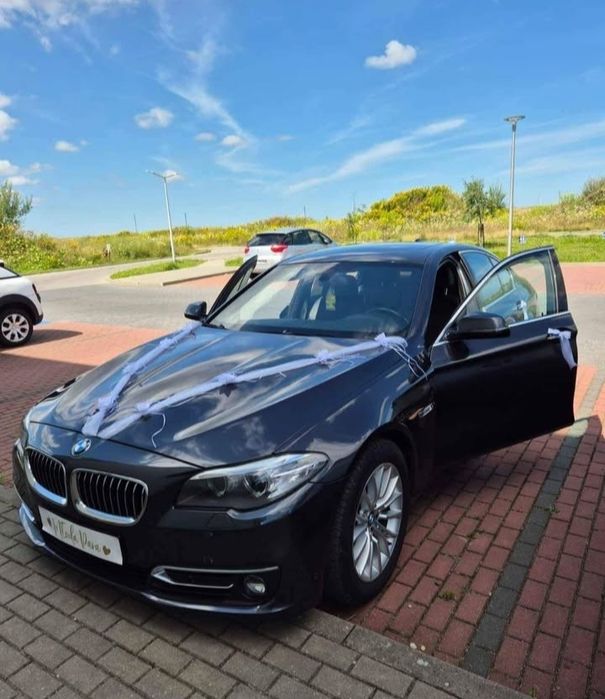 Ślubne ozdoby na samochód