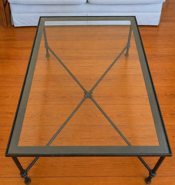 Mesa de centro de ferro e vidro