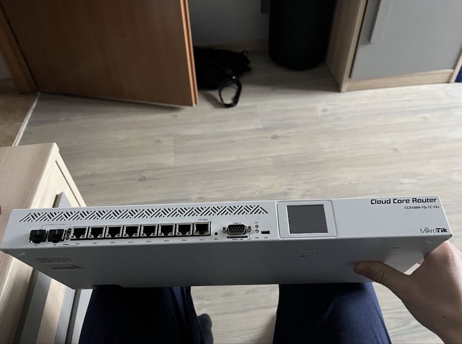 Router MikroTik Cloud Core