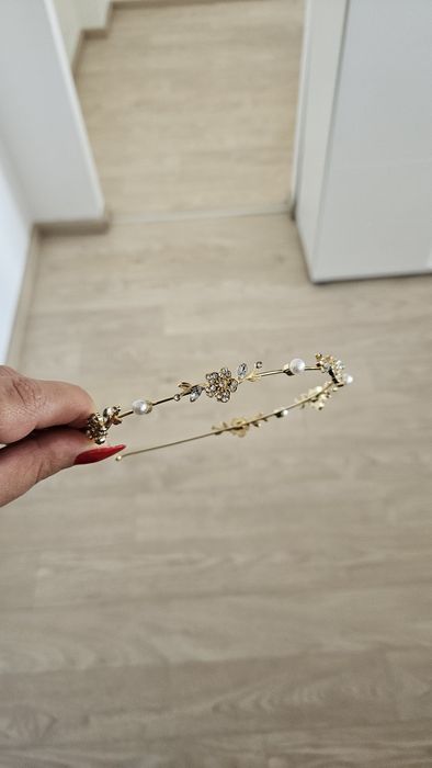 Piękna opaska złota z perełkami
