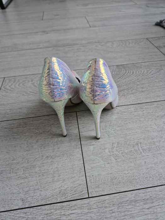Nowe buty na obcasie r.39