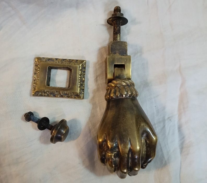 Batente Forma Mão Bronze 2