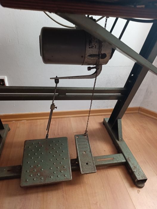 Maquina Cose e corte industrial