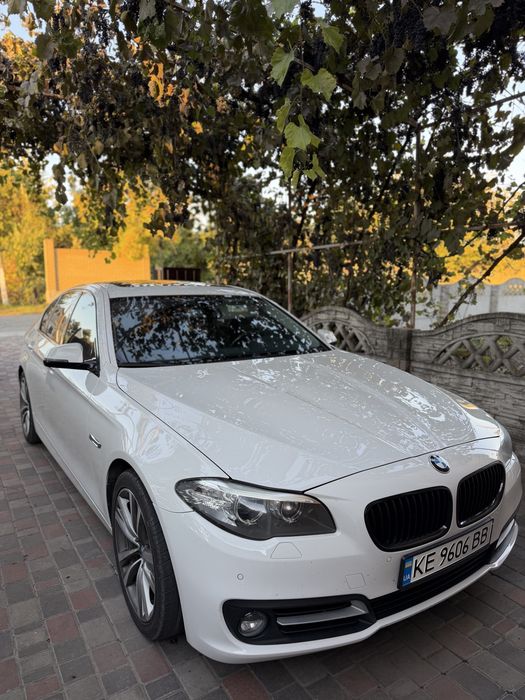 Bmw 5 2016.