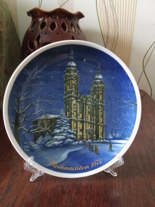 Продам декоративную тарелку