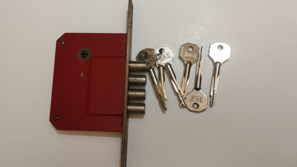 Дверной замок врезной KALE