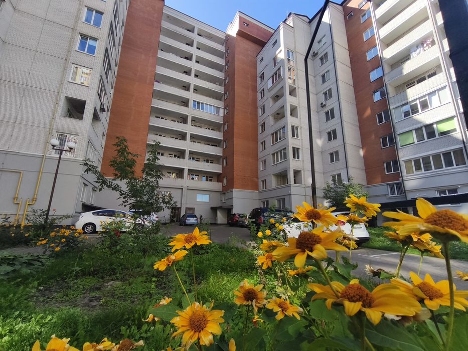 Трьохкімнатна 123 м.кв. з ремонтом Тургенівська