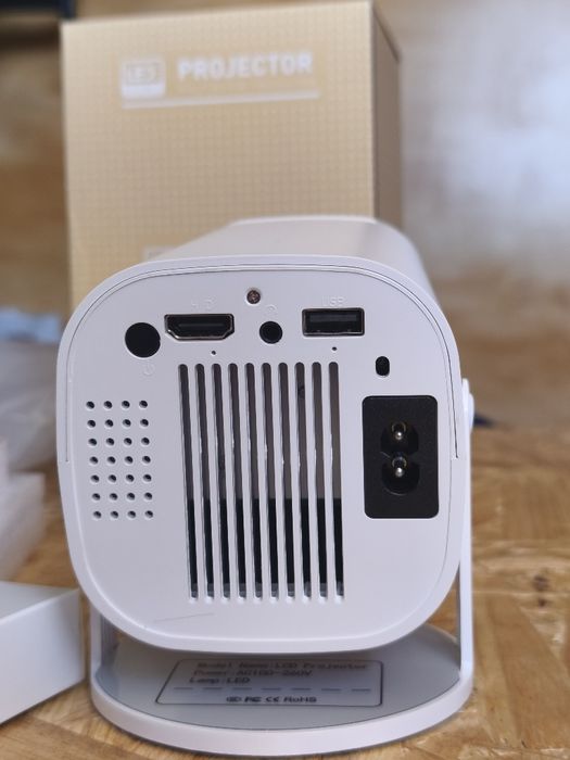 Projetor P 30 Pro Ultra HD Android Na caixa.