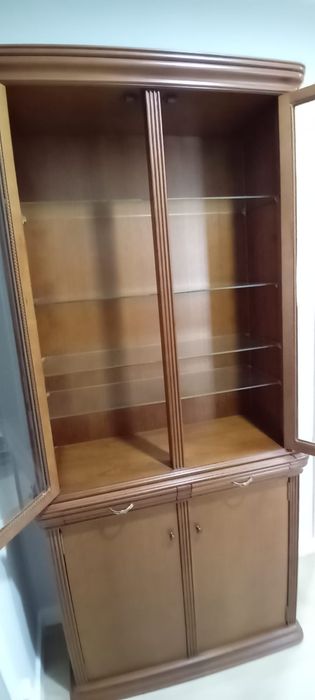 Vitrine em cerejeira