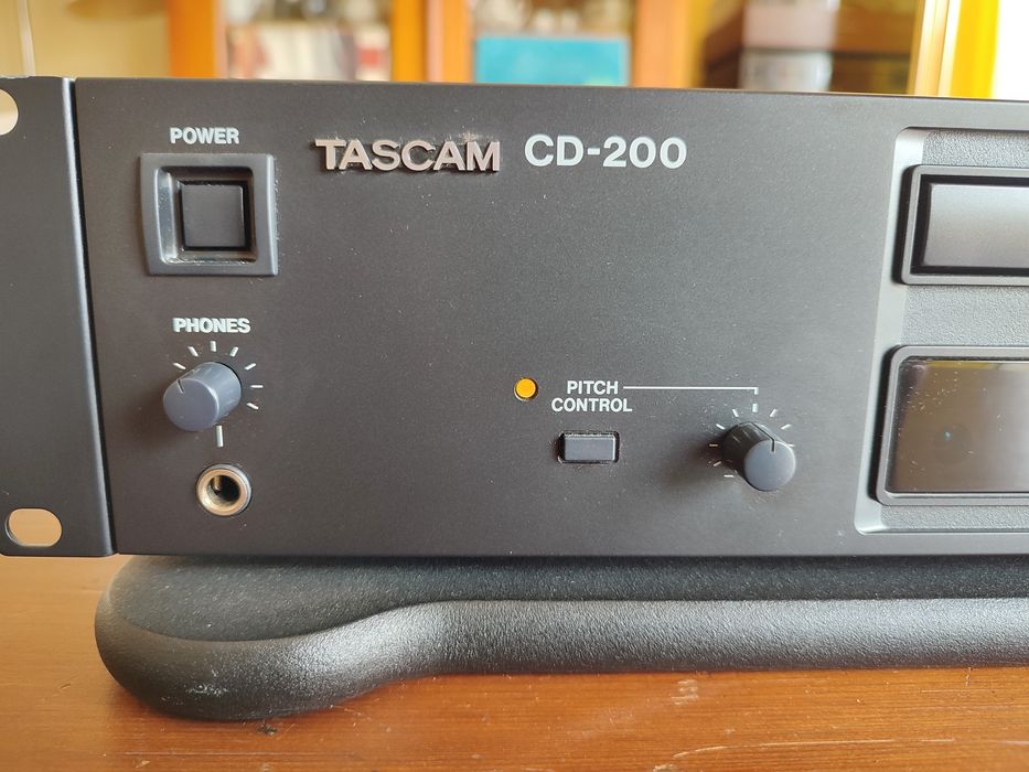 Tascam CD-200 – High-Quality CD Player Highly Valued!64409482923651123