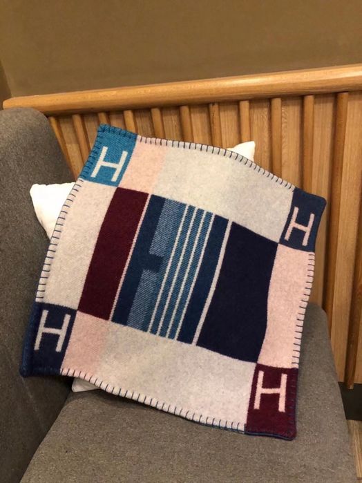 Плед с подушкой Hermes