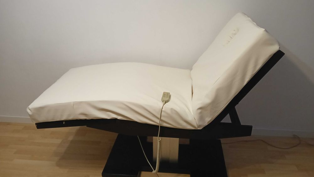 Elektryczny stół do masażu