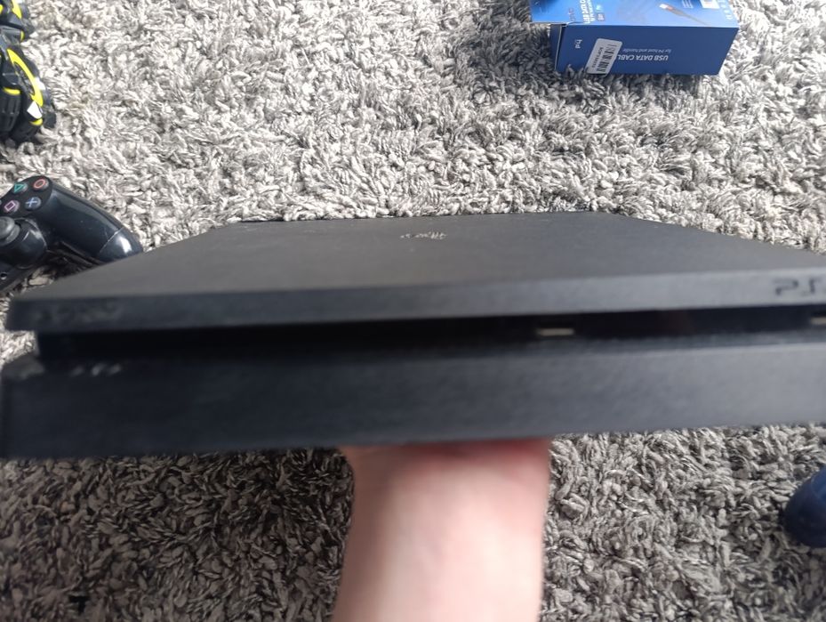 Playstation 4 slim